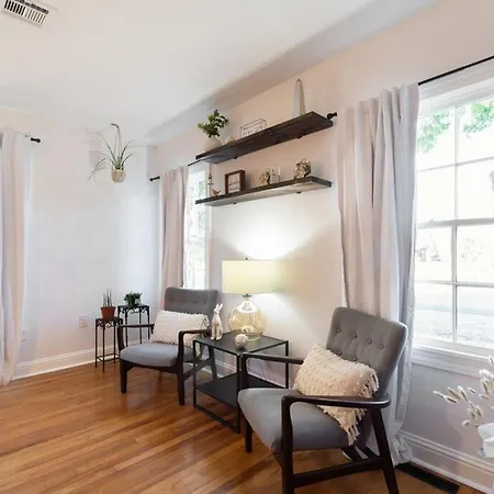Luxury Bungalow Near Main W Hot-Tub And Firepit